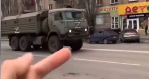 В Мелитополе оккупанты запрещают митинги и вводят комендантский час: реакция горожан (ВИДЕО)