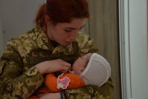 Двоє китайців намагалися вивезти з України немовлят без документів (ФОТО)