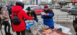 Стали известны цены на стихийных рынках Мелитополя (ФОТО)