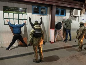 Сколько стоит нелегально пересечь границу: пограничники задержали организатора незаконной переправки уклонистов (ФОТО)