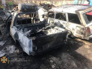 В Запорожье сгорели два авто: еще два – повреждены (ФОТО)