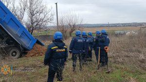 На Запоріжжі бійці ДСНС знищили снаряд “Урагану” (ФОТО)