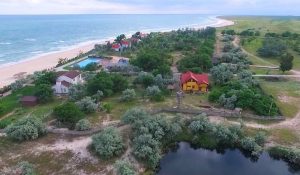 Российские оккупанты разграбили дачу Зеленского на острове Бирючий – СМИ