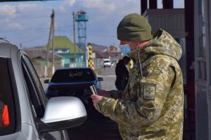 Хто з чоловіків має право виїхати з України під час військового стану