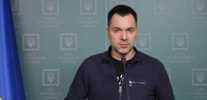 Главная интрига — восток Украины: актуальная информация из брифинга Арестовича