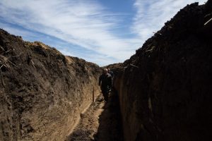 “Пояс захисту Запоріжжя”: репортаж з лінії укріплення обласного центру (ФОТО, ВІДЕО)