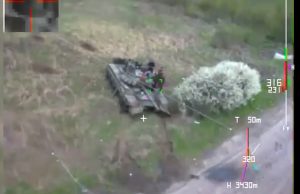 Дрон-камикадзе отработал по пьянствующим на танке россиянам: впечатляющее ВИДЕО