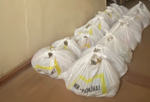 Які продуктові набори видають у Комишуваській громаді (ФОТО)