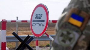 Советник главы МВД предложил условие для выезда мужчин за границу