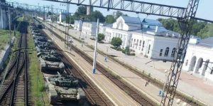 Появилось фото еще одной партии раритетных танков РФ на ж/д вокзале Мелитополя