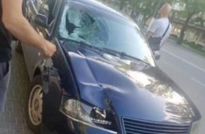 В оккупированном Мелитополе насмерть сбили пешехода: водителя задержали прохожие (ФОТО)