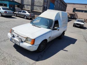 Без аккумулятора и техпаспорта: в Запорожье с аукциона продают поврежденный пикап ЗАЗ (ФОТО)