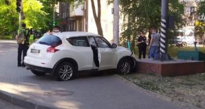В Запорожье вусмерть пьяный водитель чудом не спровоцировал трагедию (ФОТО)