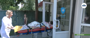 В Запоріжжі на 7-річну дівчинку наїхала автівка: дитина потребує допомоги (ВІДЕО)