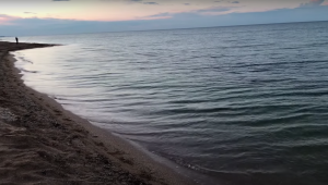 Шум после дождя: в сети показали Азовское море в оккупированной Кирилловке на закате (ВИДЕО)