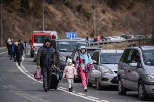 Чи вважається виїзд з окупованих територій до росії під час війни злочином: пояснення від Мінреінтеграції