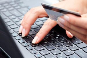 Українці отримують повідомлення від друзів і залишаються без грошей: як страждають через шахрайську схему