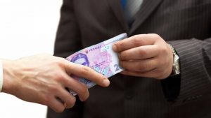 В составе преступной группы глава сельсовета нанес огромный ущерб громаде в Запорожской области (ФОТО)
