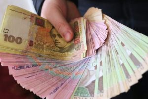 Помощь в 100 тысяч гривен: кто из украинцев претендует на новые выплаты