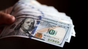 Долар по 50: невтішні прогнози експертів щодо курсу валюти в Україні