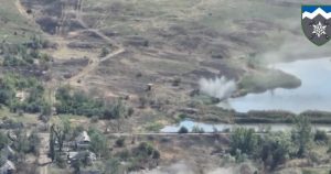 ЗСУ ударами артилерії накрили всю штурмову групу окупантів: ефектне ВІДЕО