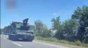 На видео засняли передвижение колонны российской техники под Мелитополем