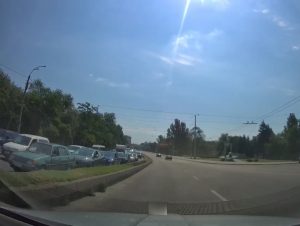 В центрі Запоріжжя затор: поліція масово зупиняє авто