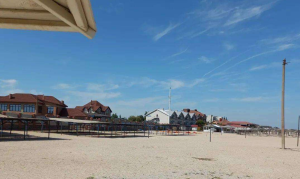 Украденный аквапарк и дешевое жилье: как проходит курортный сезон-2022 в Бердянске