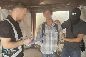 У Запоріжжі затримали озброєного “до зубів” чоловіка з великою кількістю вибухівки (ФОТО)