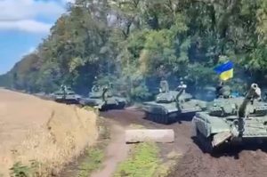Опубліковано відео колони танків ЗСУ, що їдуть на “референдум” у Херсоні