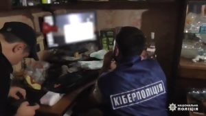 У Запоріжжі чоловік схиляв неповнолітніх до створення порнографічних матеріалів (ВІДЕО)