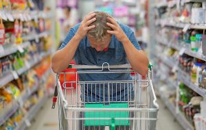 В Україні здорожчають алкоголь, цигарки,  фрукти, овочі та морепродукти