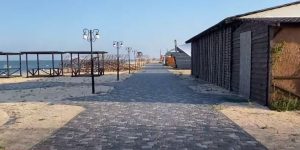 Кирилловка и Арабатская Стрелка 2022: Азовское море отдыхает и от людей, и от медуз (ВИДЕО)