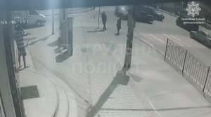 Перехожі тікали з-під коліс: у Запоріжжі сталася аварія (ВІДЕО)