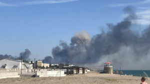 Повідомляють про серію вибухів у Криму: що відомо на цю хвилину (ВІДЕО)
