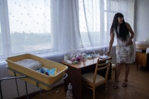 Фахівці пологового будинку №9 у Запоріжжі працюють з жінками на базі хабу для переселенців (ФОТОРЕПОРТАЖ)