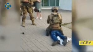 У Запоріжжі затримали агента рф, який коригував рекетні удари по місту (ВІДЕО)