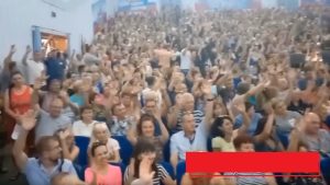 На найбільшому зібранні зрадників у Запорізькій області заявили про “референдум” (ВІДЕО)