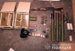 Під Запоріжжям чоловік зберігав велику кількість зброї (ФОТО)