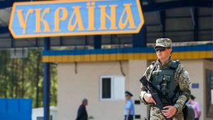 Українським студентам можуть дозволити виїжджати за кордон