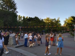 У день народження Кузьми Скрябіна запоріжці зустрілися біля Фонтану життя: як це було (ФОТО, ВІДЕО)