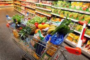 Економіст назвав продукти, які скоро різко подорожчають в Україні