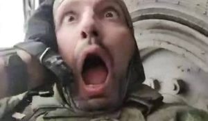 Росіянин засняв удар по переправі на Дніпрі, де він перебував (ВІДЕО, 18+)