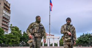 У Мелітополі окупанти видають повістки чоловікам: фотофакт