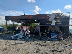 Як виглядає автостоянка у Запоріжжі, в яку влучила ракета (ФОТО, ВІДЕО)