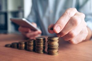 Долар по 50 гривень та зростання цін: що прогнозує Кабмін для українців у 2023 році