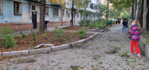 Мешканці багатоповерхівки у Запоріжжі розповіли про наслідки ракетного удару (ВІДЕО)