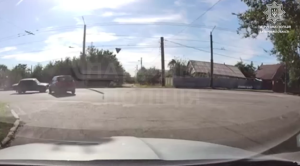 У Запоріжжі на перехресті сталося ДТП: момент зіткнення потрапив на ВІДЕО