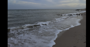 Опубликованы атмосферные фото и видео осеннего моря в Кирилловке