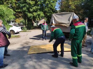 Через одне з влучань пошкоджено 21 будинок: у Запоріжжі ліквідують наслідки ракетної атаки (ФОТО)